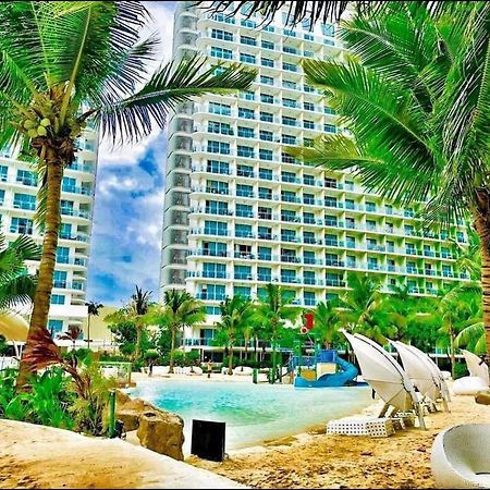 Condotel at SM Bicutan Manila Esterno foto