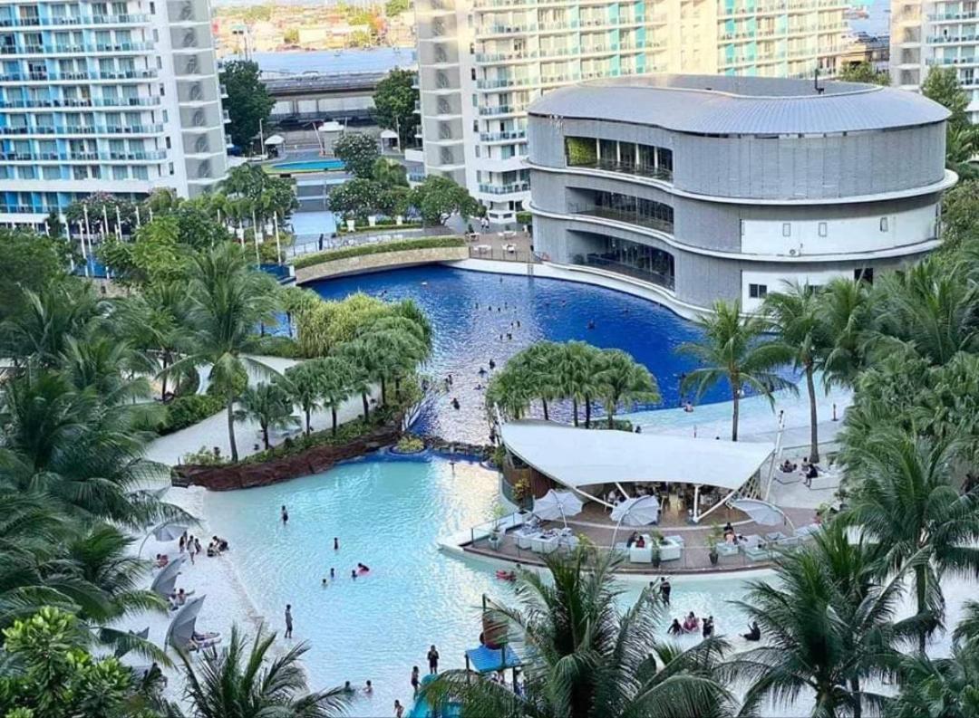 Condotel at SM Bicutan Manila Esterno foto